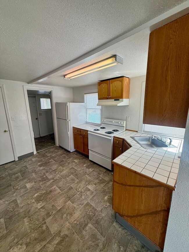 1715 Menlo Way in Klamath Falls, OR - Building Photo - Building Photo