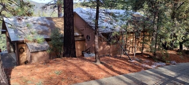 1521 Lassen Way in Pine Mountain Club, CA - Building Photo - Building Photo