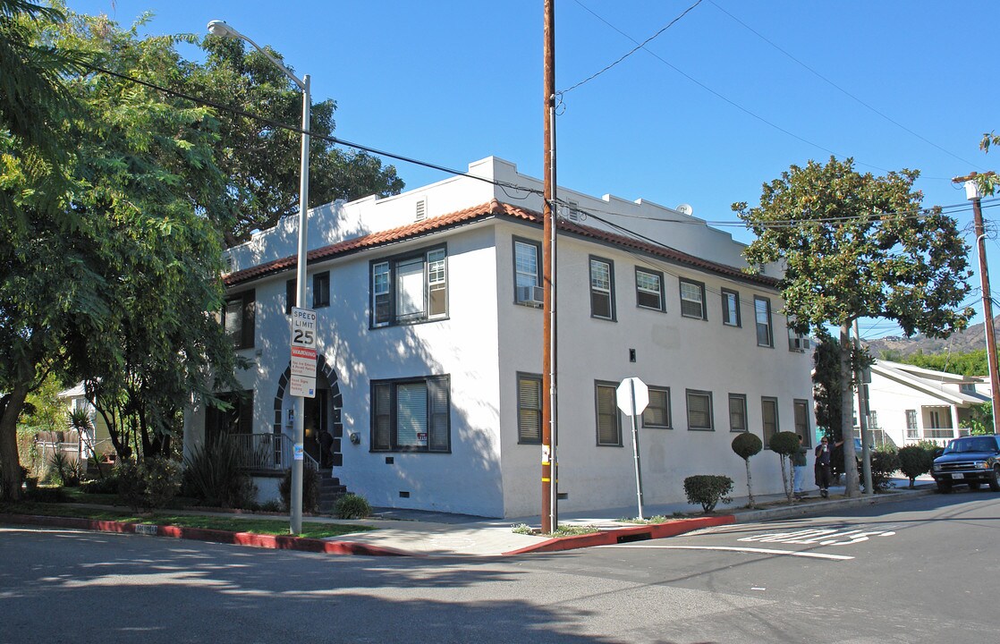 1241 N Poinsettia Pl in West Hollywood, CA - Foto de edificio