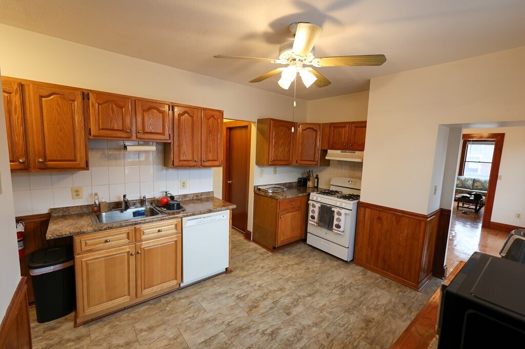 106 Boston St in Dorchester, MA - Building Photo