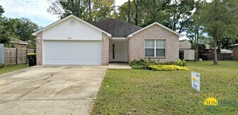 103 W Audrey Dr NW in Fort Walton Beach, FL - Building Photo