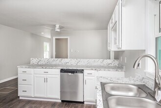 4133 Churchman Ave in Louisville, KY - Foto de edificio - Building Photo