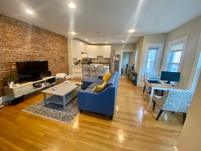 18 Chandler St, Unit 2 in Somerville, MA - Building Photo - Building Photo
