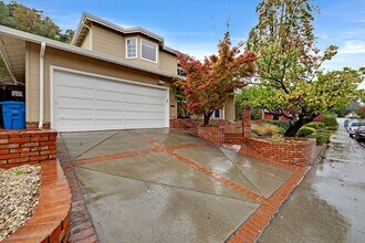 2761 Bromley Dr in San Carlos, CA - Building Photo - Building Photo