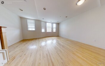 109 2nd St in Cambridge, MA - Foto de edificio - Building Photo