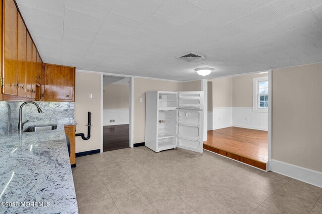 property at 1001 Arnold Ave