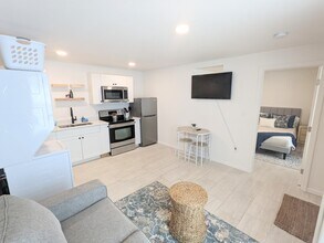 2157 Bougainvillea St in Sarasota, FL - Foto de edificio - Building Photo