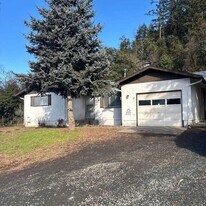 274 Shakemill Rd in Roseburg, OR - Building Photo