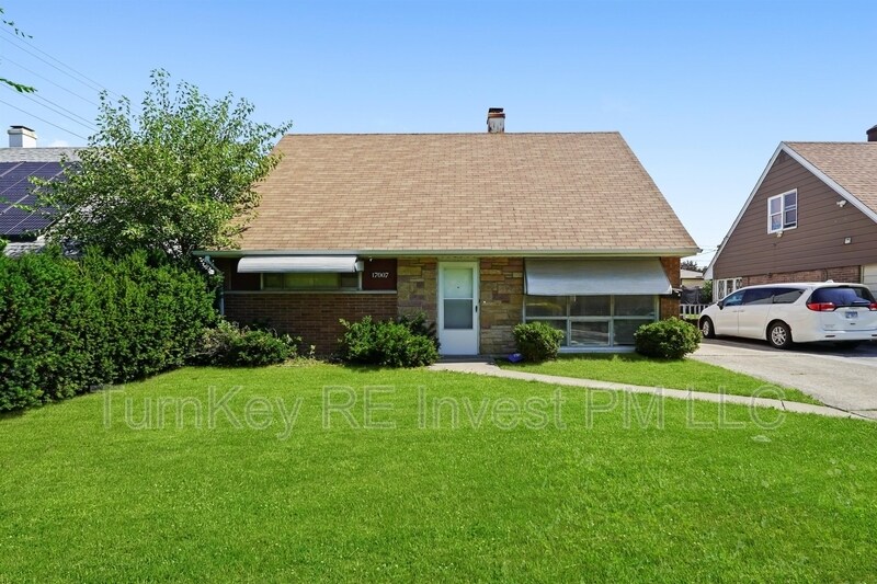 17007 Oakwood Ave in Lansing, IL - Building Photo