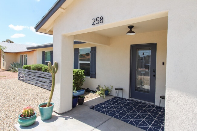 258 N Winterhaven in Mesa, AZ - Building Photo - Building Photo