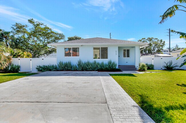 property at 923 SE 4th Ave