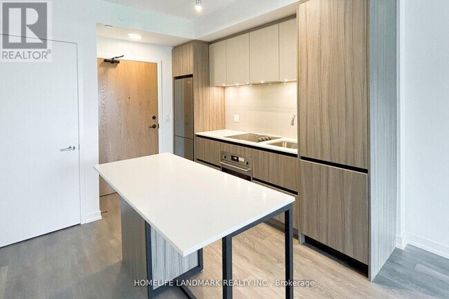 8 Beverley Glen Blvd in Vaughan, ON - Building Photo - Building Photo