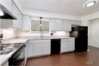 1405 Oak Park Ln in Salado, TX - Building Photo - Building Photo