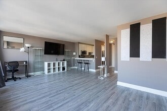 5445 N Sheridan Rd, Unit 1905 in Chicago, IL - Building Photo - Building Photo