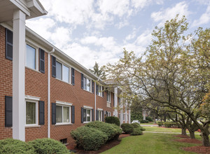 Cambridge Apartments in Dearborn Heights, MI - Building Photo - Building Photo