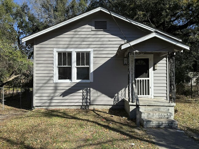 property at 1070 Arlington St