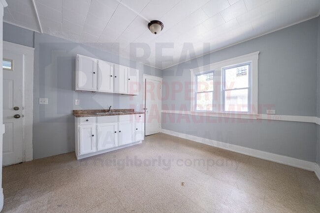 2040 W 103rd St in Cleveland, OH - Building Photo - Building Photo