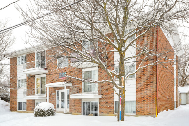 1005 De L'oise Rue in Québec, QC - Building Photo - Building Photo