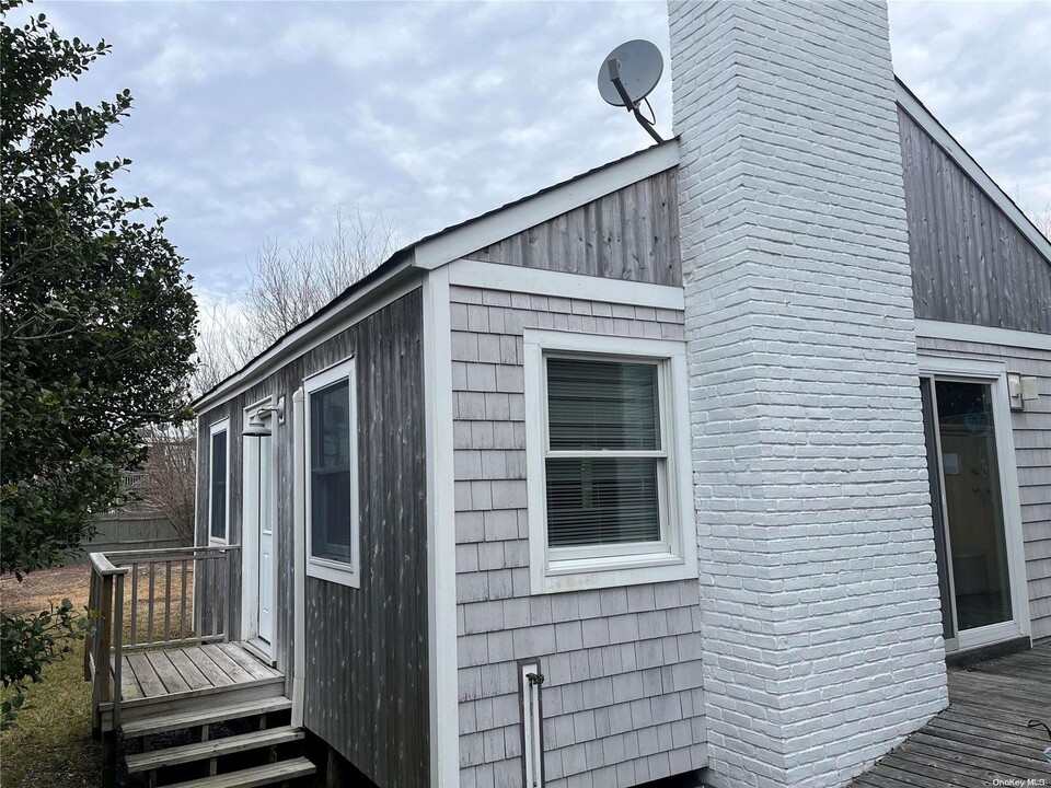 6 Champlain Walk in Ocean Beach, NY - Building Photo