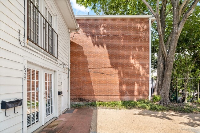 1977 Fairview St in Houston, TX - Foto de edificio - Building Photo