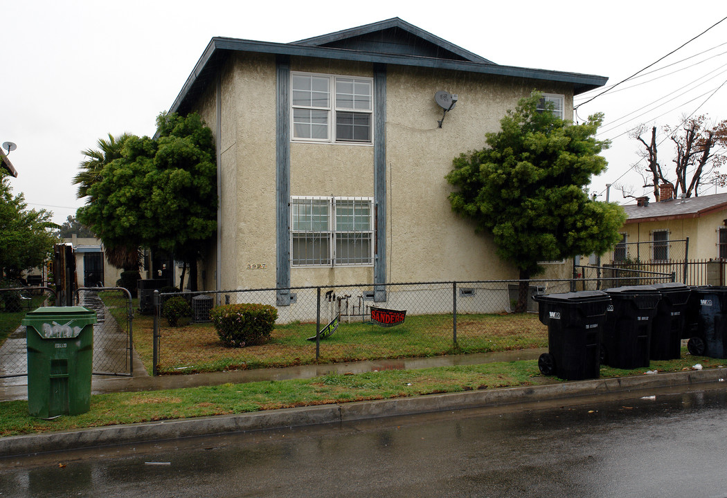 3927 W 105th St in Inglewood, CA - Building Photo