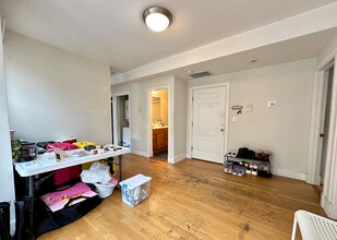 836 Huntington Ave, Unit 4A in Boston, MA - Foto de edificio - Building Photo