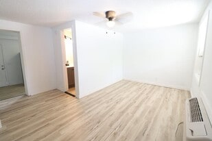 21 Larue St in Reeds Spring, MO - Building Photo