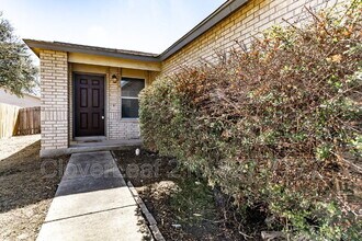 10006 Sungate Park in San Antonio, TX - Building Photo - Building Photo