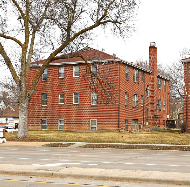 1688 Arona Ave in Falcon Heights, MN - Building Photo