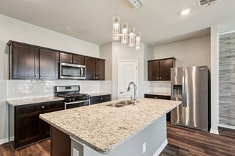720 Lakeshore Village E in Slidell, LA - Building Photo - Building Photo