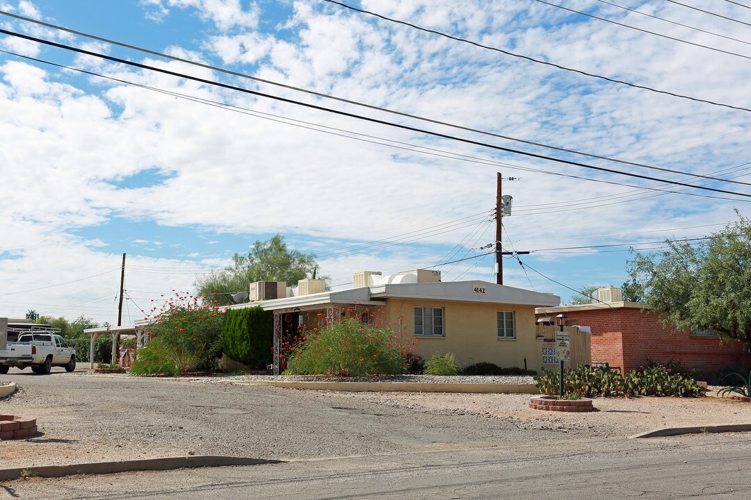 4142 E Fairmount St in Tucson, AZ - Foto de edificio