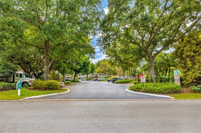 800 Cypress Grove Dr in Pompano Beach, FL - Building Photo - Building Photo