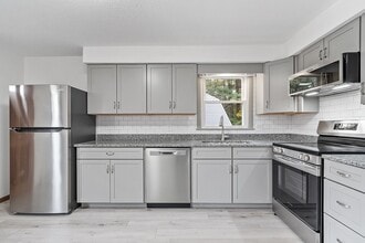 4 Haskell Rd in Pepperell, MA - Building Photo - Building Photo