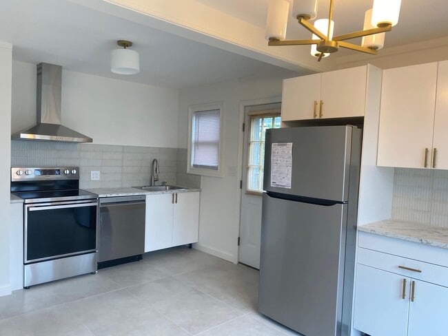 88 Winnie Ct in Hempstead, NY - Building Photo - Building Photo