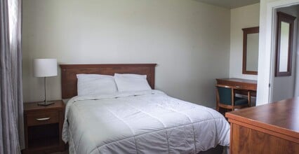 930 Neebing Ave in Thunder Bay, ON - Building Photo - Building Photo