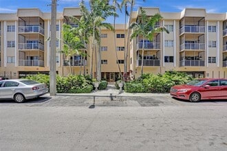 2640 NE 135th St in North Miami, FL - Building Photo - Building Photo