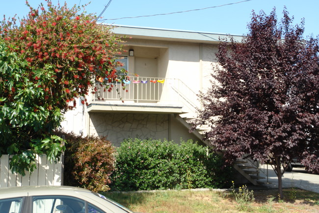 511 Oak St in El Cerrito, CA - Foto de edificio - Building Photo