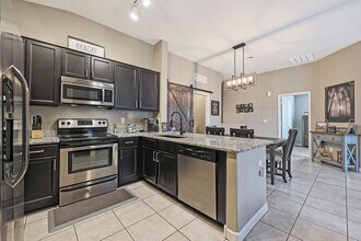 2150 W Alameda Rd, Unit #2123 in Phoenix, AZ - Foto de edificio - Building Photo