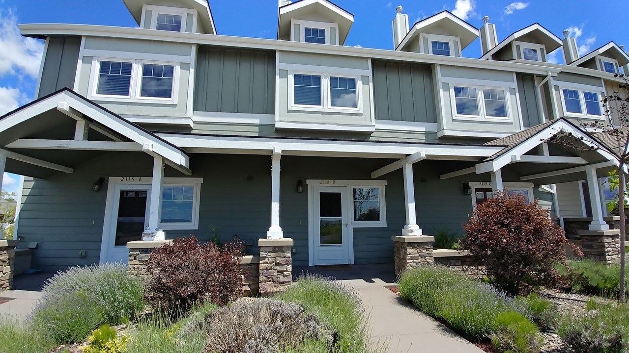 2115 Westwood Dr, Unit A in Pullman, WA - Foto de edificio