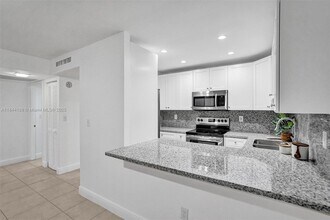 9301 SW 92nd Ave in Miami, FL - Building Photo - Building Photo