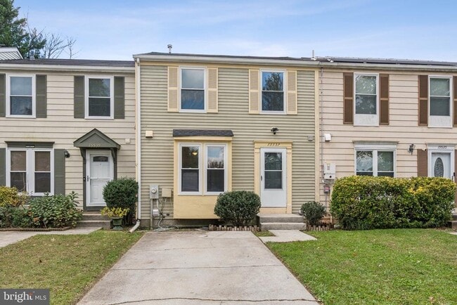 property at 15537 N Oak Ct