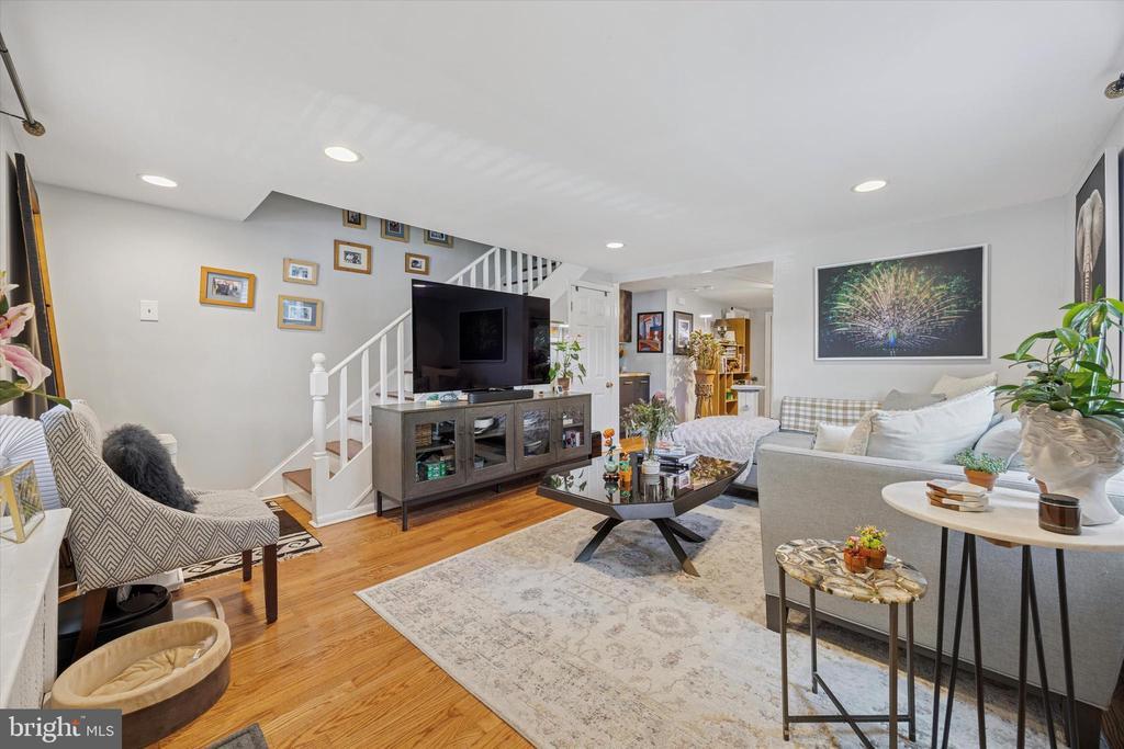 213 Greenfield Ave in Ardmore, PA - Building Photo