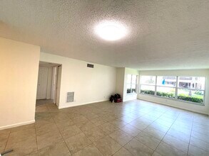760 SE 2nd Ave, Unit E in Deerfield Beach, FL - Building Photo - Building Photo