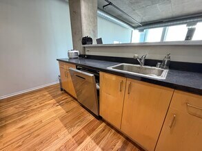 700 W Van Buren St, Unit 700 W Van Buren St 1201 in Chicago, IL - Building Photo - Building Photo