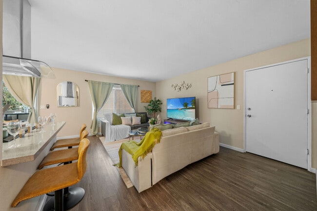 9504 Carroll Canyon Rd in San Diego, CA - Building Photo - Building Photo