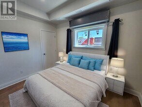 998 Bloor St W in Toronto, ON - Building Photo - Building Photo