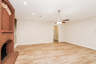 708 St Johns Dr in Mansfield, TX - Foto de edificio - Building Photo