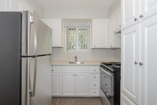 Teal Apartments in Sacramento, CA - Building Photo