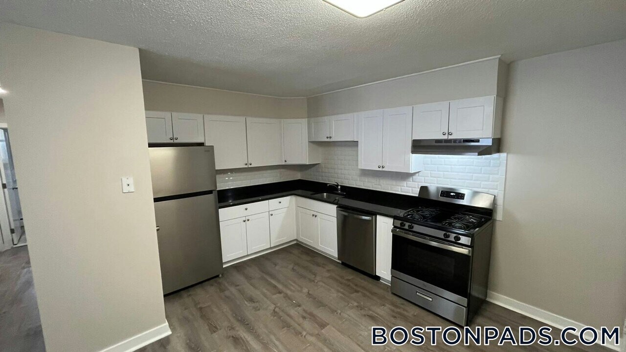 95-101 Upton St. in Grafton, MA - Building Photo