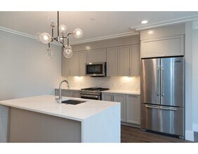 218 Market St, Unit 202 in Boston, MA - Building Photo - Building Photo